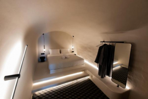Noir Cave Villa with private Jacuzzi and Sunset Terrace